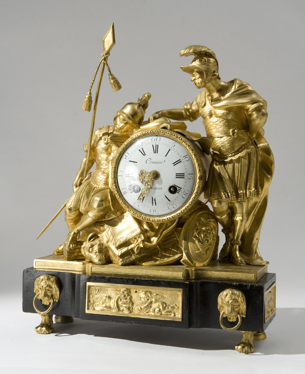 Orologio in bronzo dorato Luigi XVI, raffigurante due guerrieri a riposo