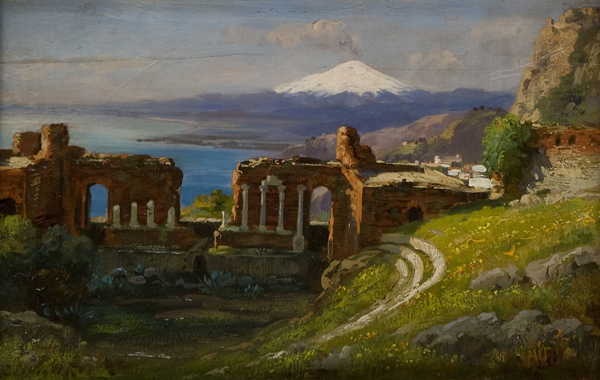 Veduta del Teatro Greco di Taormina con l’Etna sullo sfondo