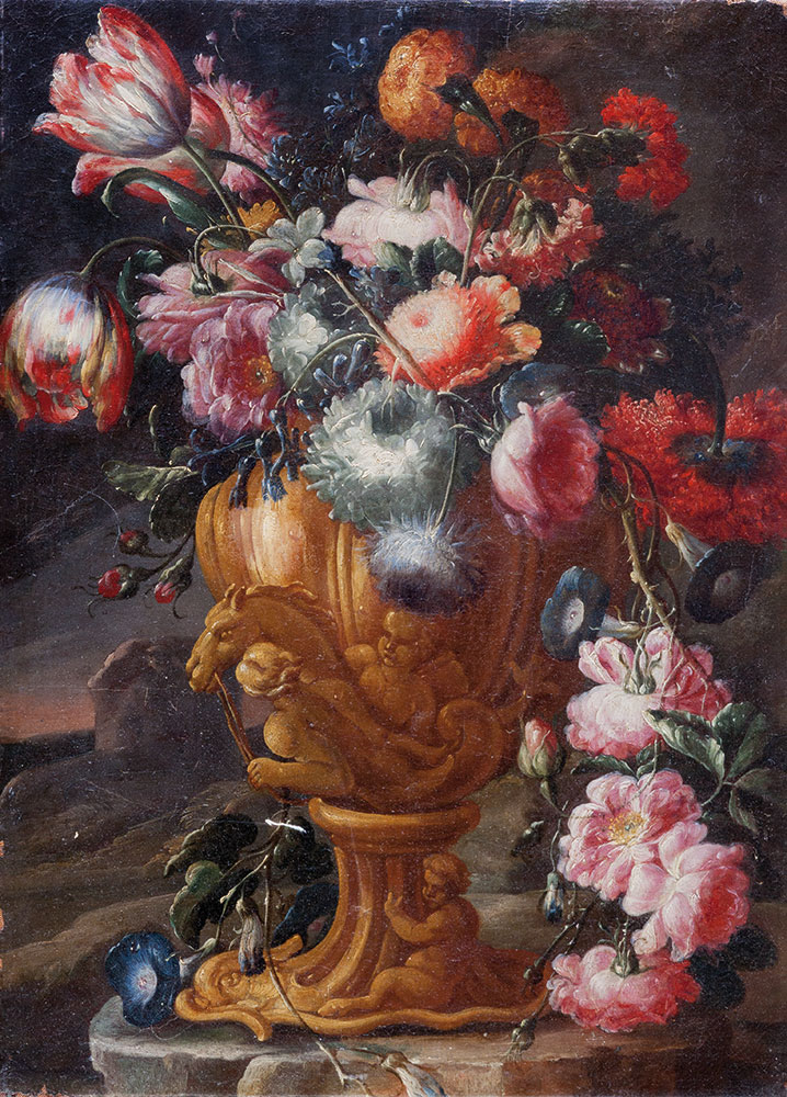 Rose, tulipani, peonie e altri fiori in un vaso istoriato