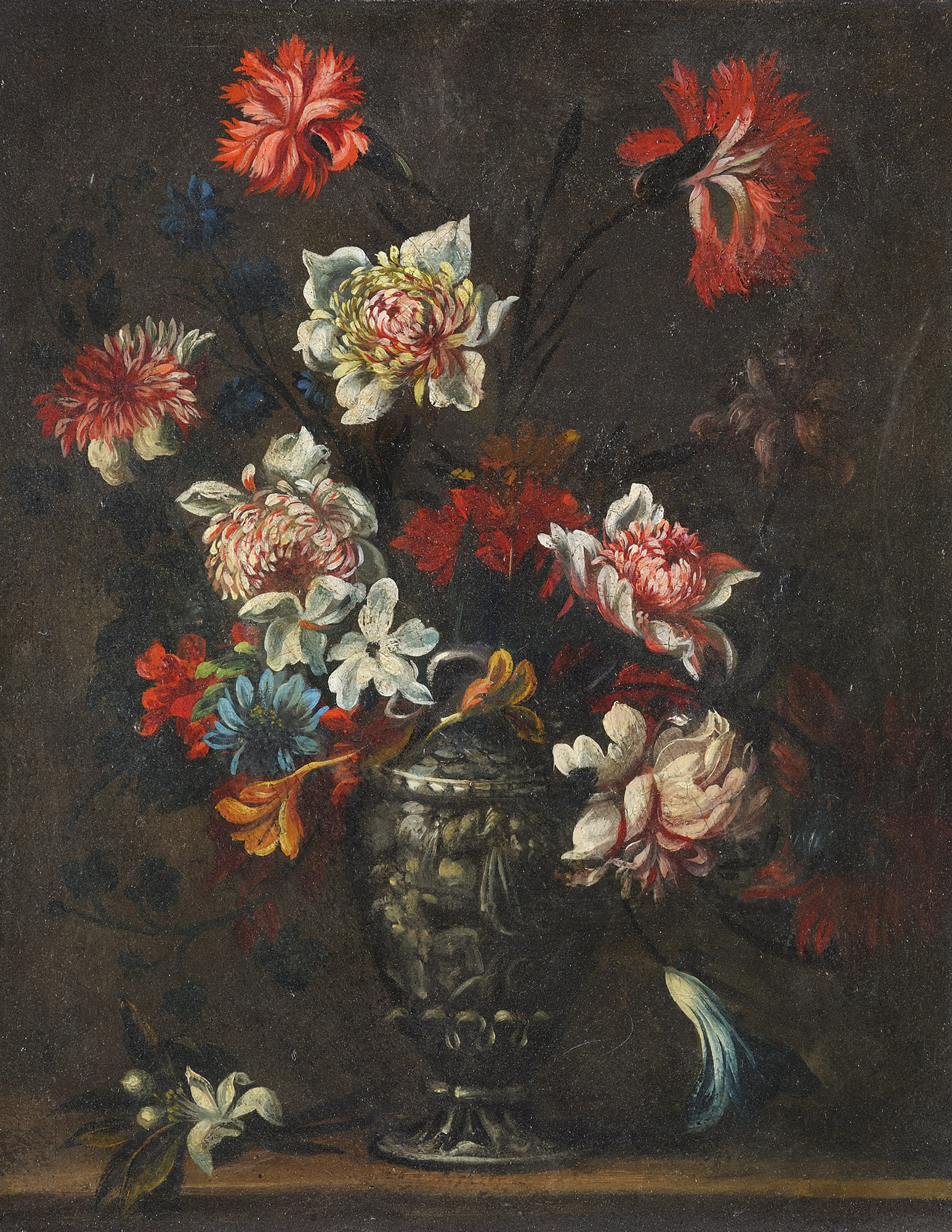 Garofani, peonie e campanule in un vaso istoriato